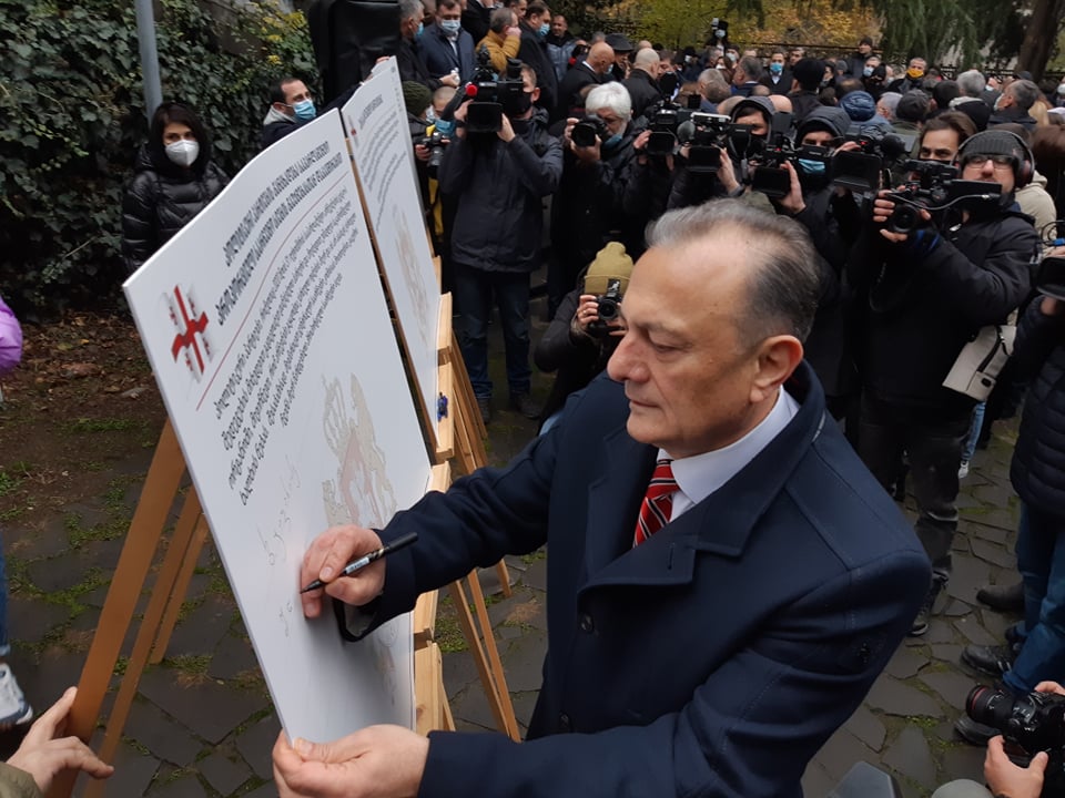 შალვა ნათელაშვილი