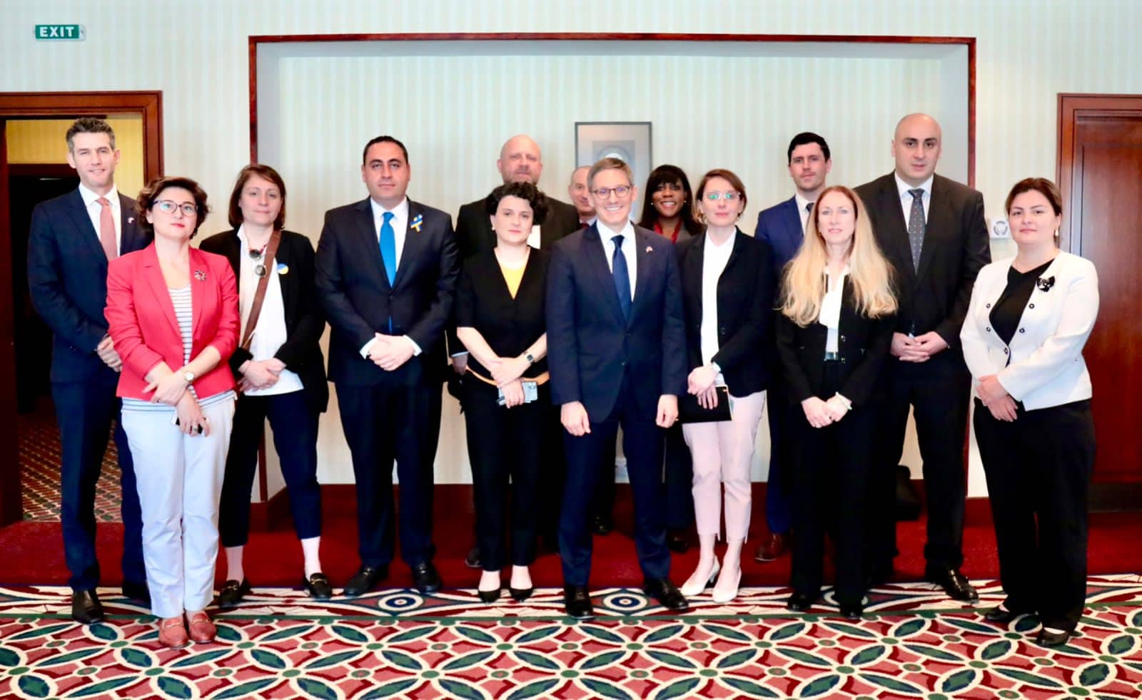 დერეკ შოლე ოპოზიცია