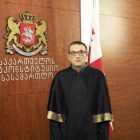რას წერს მოსამართლე კვერენჩხილაძე პროტესტისთვის გათვალისწინებულ პატიმრობასა და „მსუსხავი ეფექტის“ შესახებ