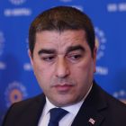 პაპუაშვილი: პარლამენტის წინ შეიკრიბონ, არავინ არავის არაფერს უშლის