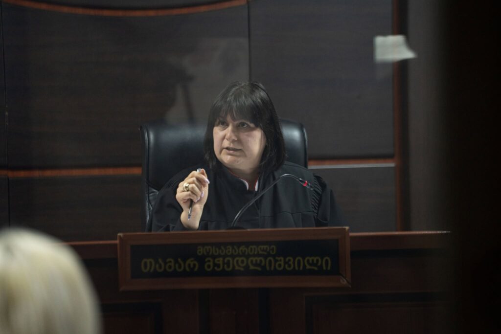 SJC: მოსამართლე მჭედლიშვილი დაკავშირებულია ე.წ. „კლანის” წევრებთან და ლევან მურუსიძის ცოლის ახლო მეგობარია