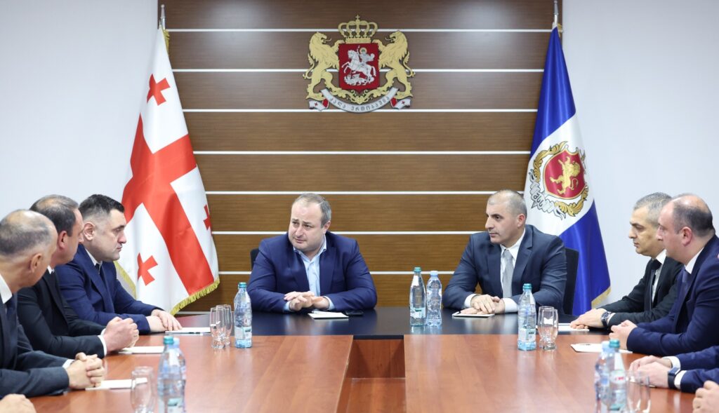 გურიის პოლიციის დეპარტამენტის უფროსი დავით კოდელაშვილი იქნება, სამცხე-ჯავახეთის - რამაზ თათარაშვილი