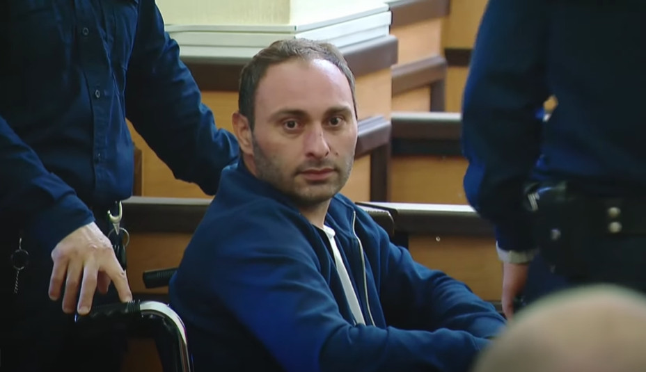 „თქვენ მონაწილეობთ ჩემს მკვლელობაში“ - გიორგი ჩიკვაიძე მოსამართლემ სხდომიდან გააძევა
