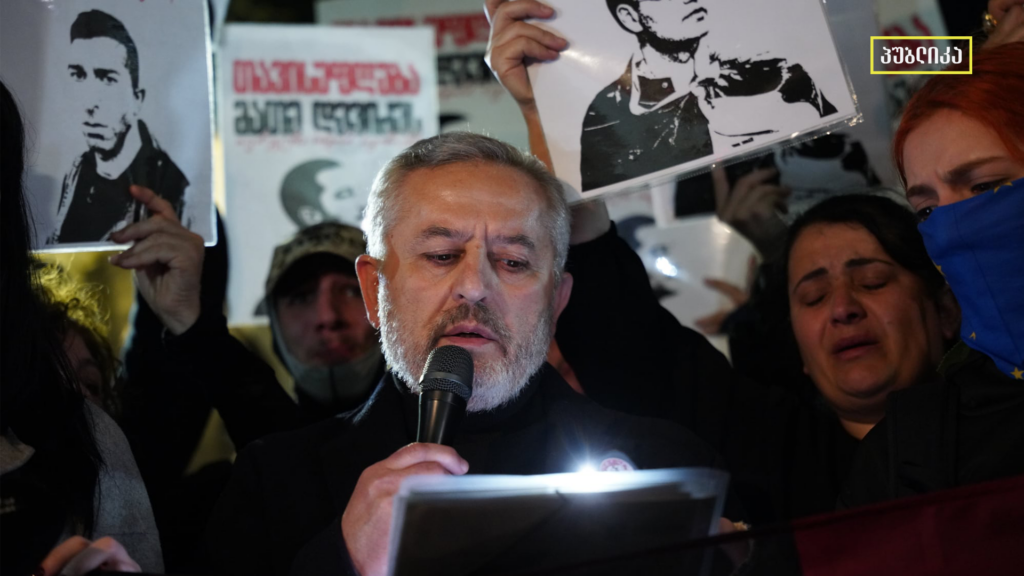 გმირთა მემორიალთან ფიცის დადების შემდეგ აქციის მონაწილეებს ზვიად ცეცხლაძემ მიმართა