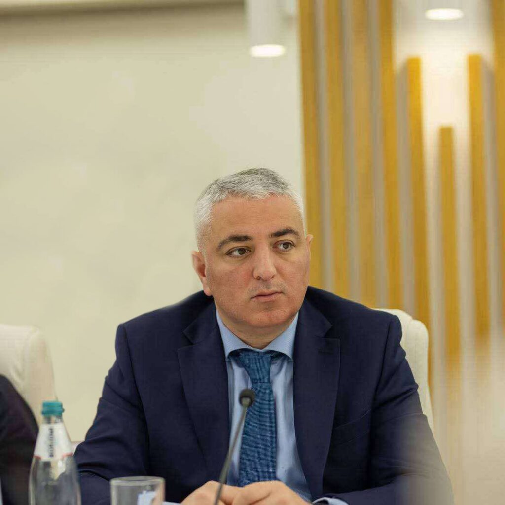 დავით კვინიკაძემ ვაკის რაიონის გამგებლის თანამდებობა დატოვა