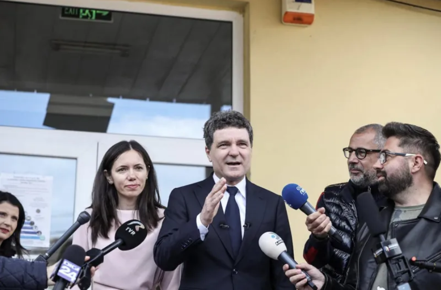 ეგზიტპოლით რუმინეთის საპრეზიდენტო არჩევნების მეორე ტურში ცენტრისტი ნიკუსორ დენი ლიდერობს