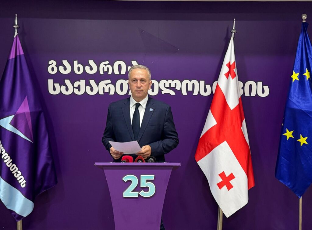 პარტია „გახარია საქართველოსთვის“ წევრი, ზაზა თავაძე პოლიტიკიდან მიდის