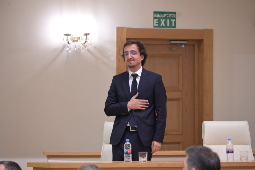 „ოცნების“ პარლამენტში მდინარაძის ადგილმონაცვლე თორნიკე ფაღავა გახდა