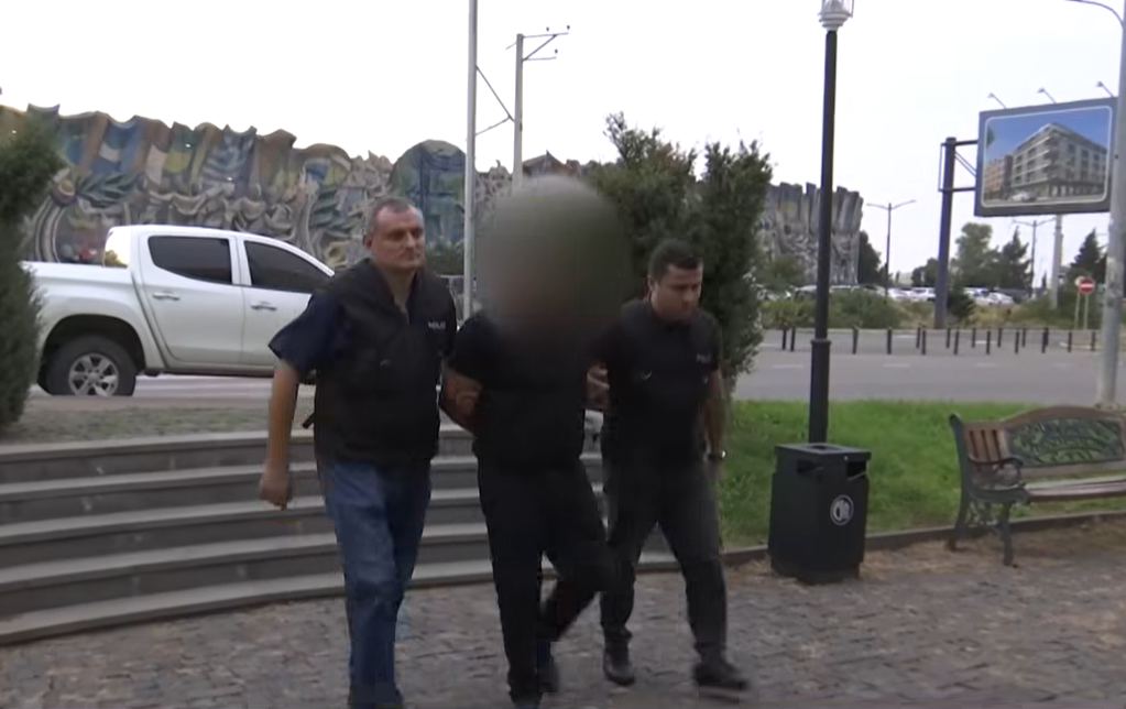 დავაკავეთ 2004 წლიდან ძებნილი პირი, რომელიც საზღვრის კვეთას სხვის სახელზე გაცემული პასპორტით ცდილობდა - შსს