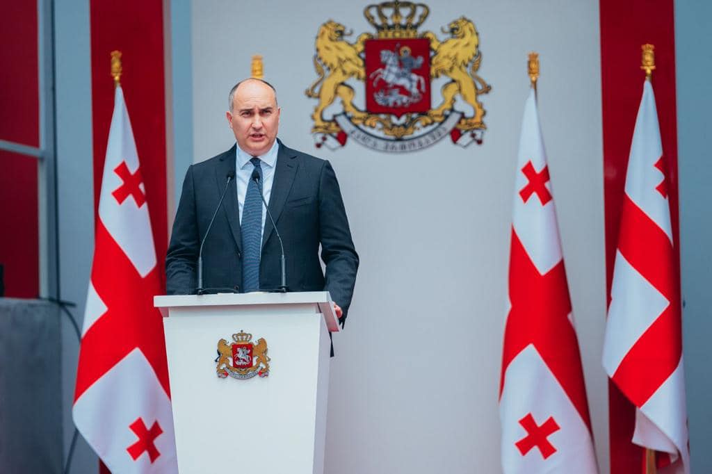 ჯუანშერ ბურჭულაძეს 9-დან 12 წლამდე პატიმრობა ემუქრება - სუსის ვერსიით, რატომ დააკავეს ყოფილი მინისტრი