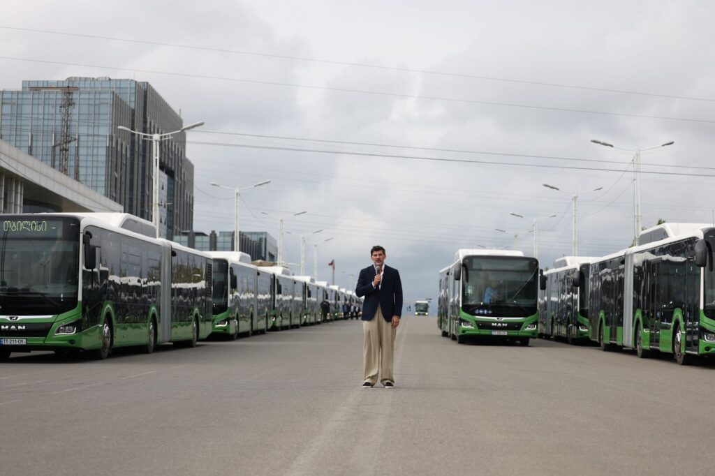 კალაძის თქმით, 27 სექტემბრიდან თბილისში ახალი 18-მეტრიანი ავტობუსები იმოძრავებს