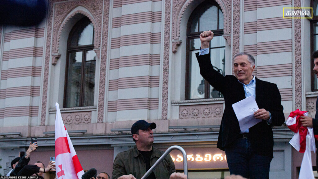 „70 წელს გადაცილებული ოპერის მომღერლის „შეჭრა“ სასახლის ეზოში" | დასკვნითი სიტყვა ბურჭულაძის საქმეზე