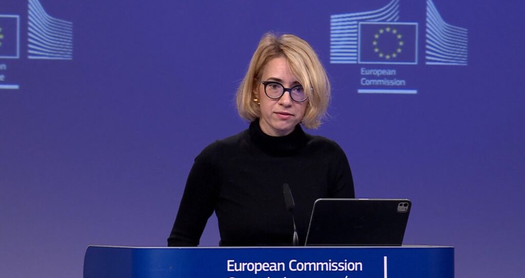 ანიტა ჰიპერი: ტროტუარზე დგომის გამო ხალხის გასამართლება დემოკრატიასთან შეუთავსებელია