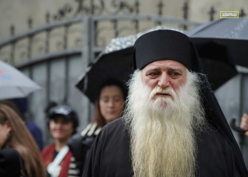 არქიმანდრიტი დოროთე გათავისუფლდეს ტაძრის წინამძღვრის მოვალეობიდან - კომისია ილია II-ს მიმართავს
