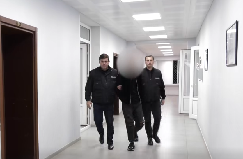 კაცი დაჭრა და ქვეყნიდან მიმალვის მიზნით სარფისკენ გაემართა - შსს-მ ერთი პირი დააკავა