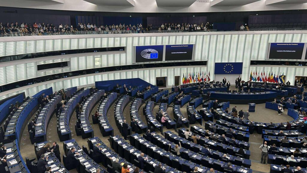 ევროპარლამენტში აქციაზე ქიმიური აგენტების გამოყენებაზე საერთაშორისო გამოძიება მოითხოვეს