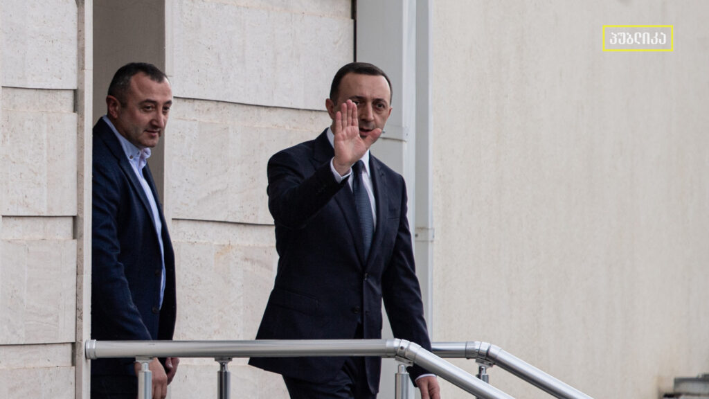 ადვოკატის ცნობით, ღარიბაშვილმა 1 მლნ ლარის გირაო ბინით უზრუნველყო - სახლს ყადაღა დაედო