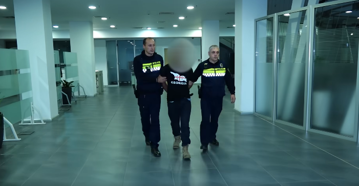 ბრალი წარუდგინეს კაცს, რომელმაც პატრულ-ინსპექტორი დაჭრა - მას 16-დან 20 წლამდე პატიმრობა ემუქრება