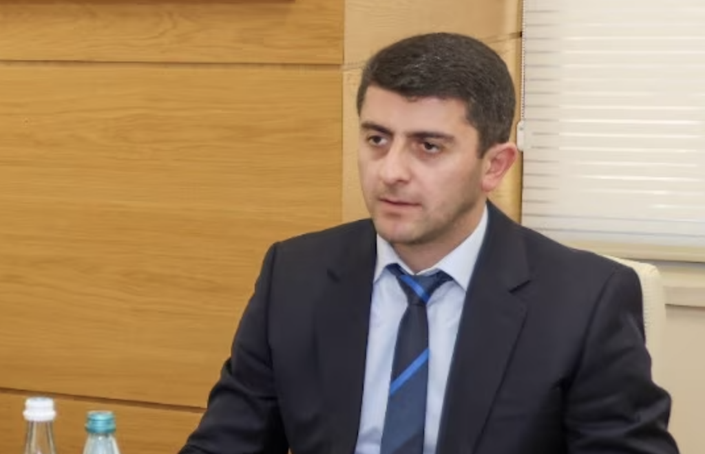 თავდაცვის სამინისტროს ყოფილი თანამშრომელი, რომელიც ბურჭულაძის გარემოცვასთან ერთად დააკავეს, პატიმრობიდან გათავისუფლდა