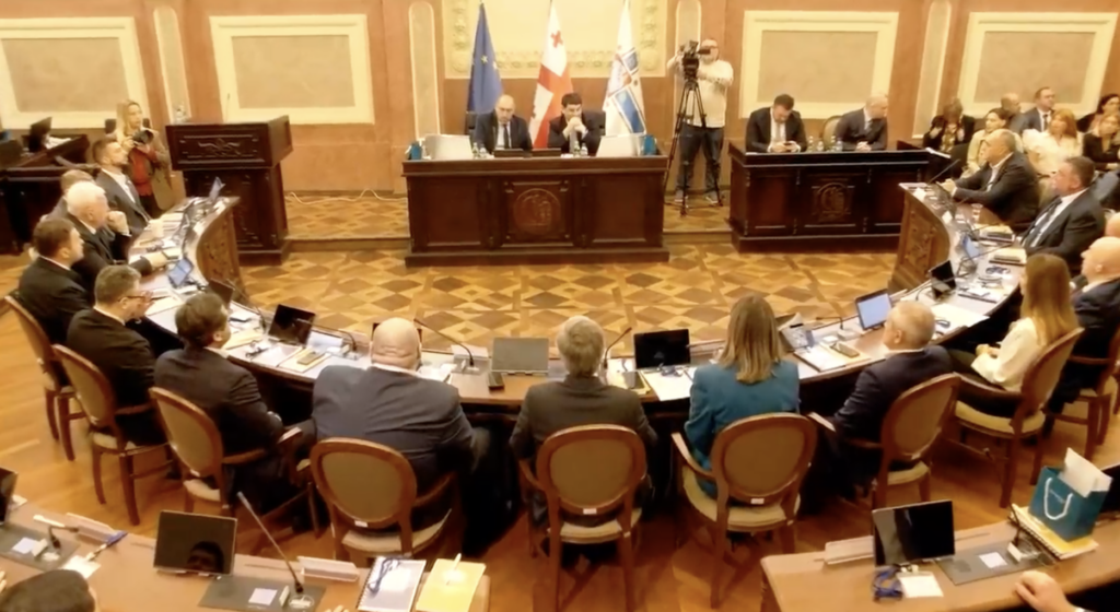 ახლად არჩეულ საკრებულოებში პირველი სხდომა ჩატარდა