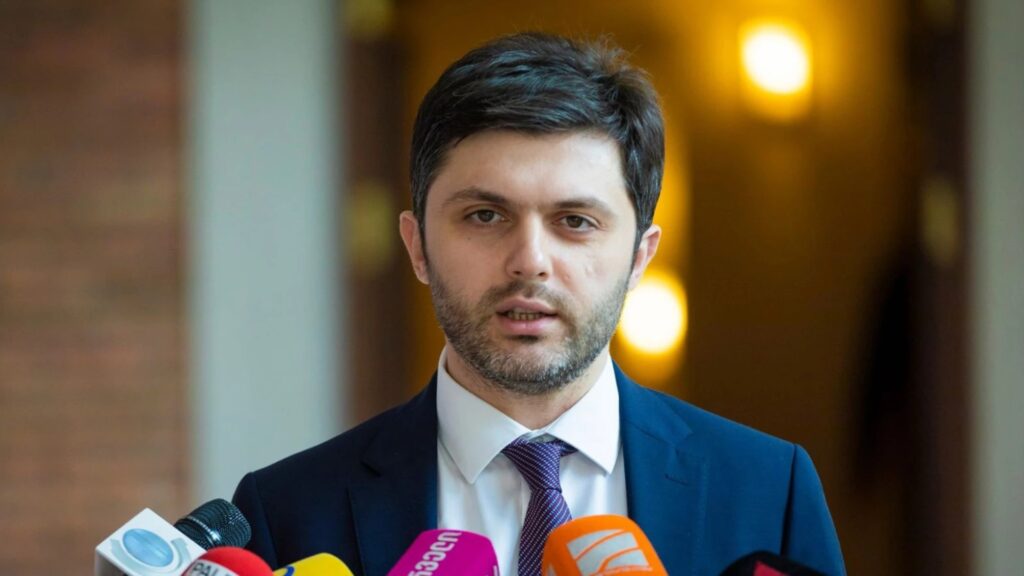 ირაკლი ხმალაძე „ოცნების“ იუსტიციის მინისტრის მოადგილის თანამდებობიდან გაათავისუფლეს