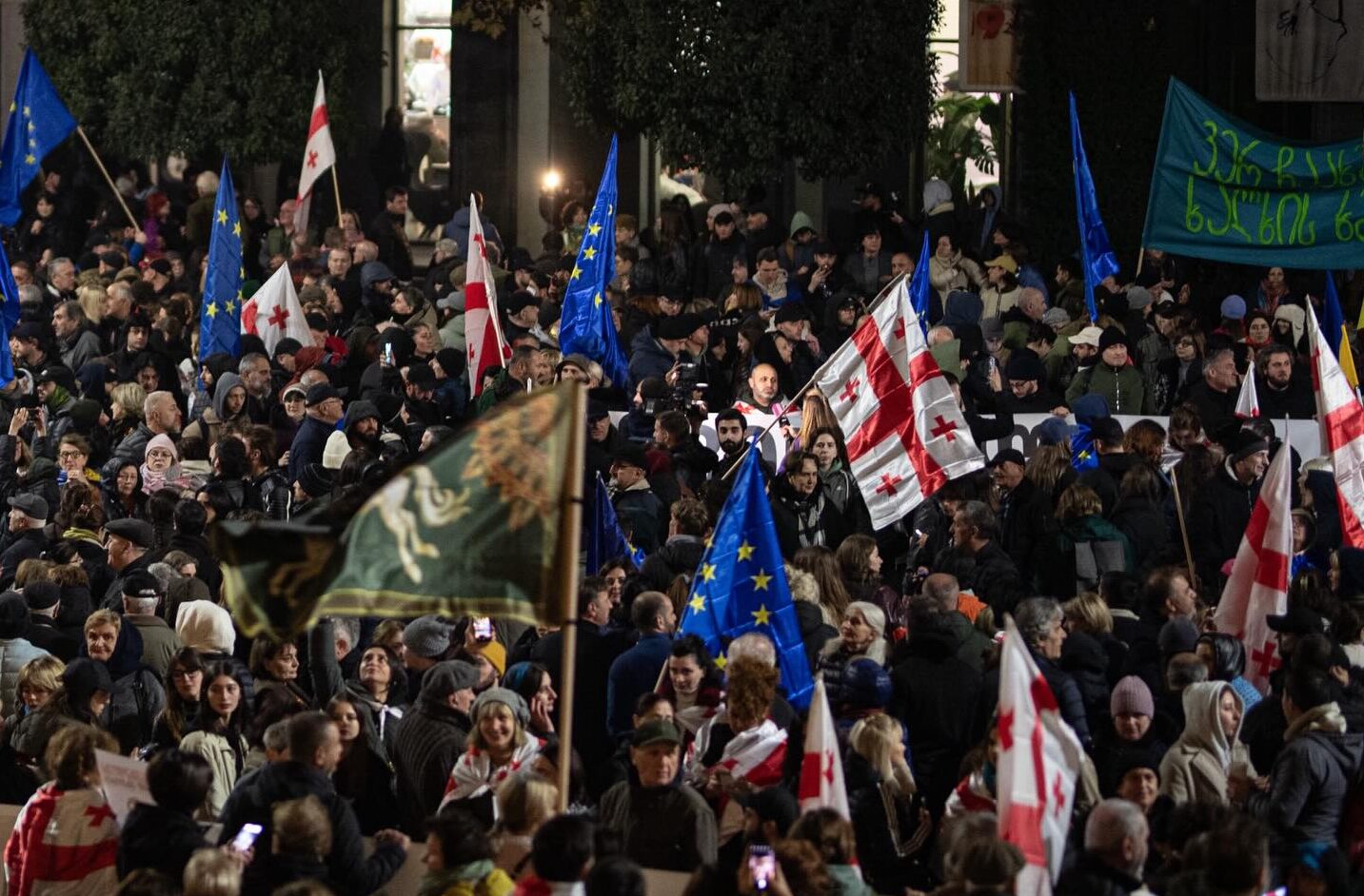 კელი და კრამერი აშშ-ს და ევროკავშირს საქართველოს საფრთხეებზე აფრთხილებენ