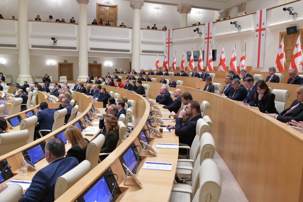„ოცნების“ პარლამენტმა I მოსმენით დაუჭირა მხარი ანტიკორუფციული ბიუროს და პერსონალურ მონაცემთა დაცვის სამსახურის გაუქმებას