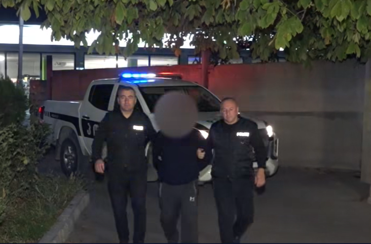 ძალადობით და ასაკობრივი უმწეობის გამოყენებით არასრულწლოვანი გააუპატიურა - დაკავებულს ბრალი წარედგინა