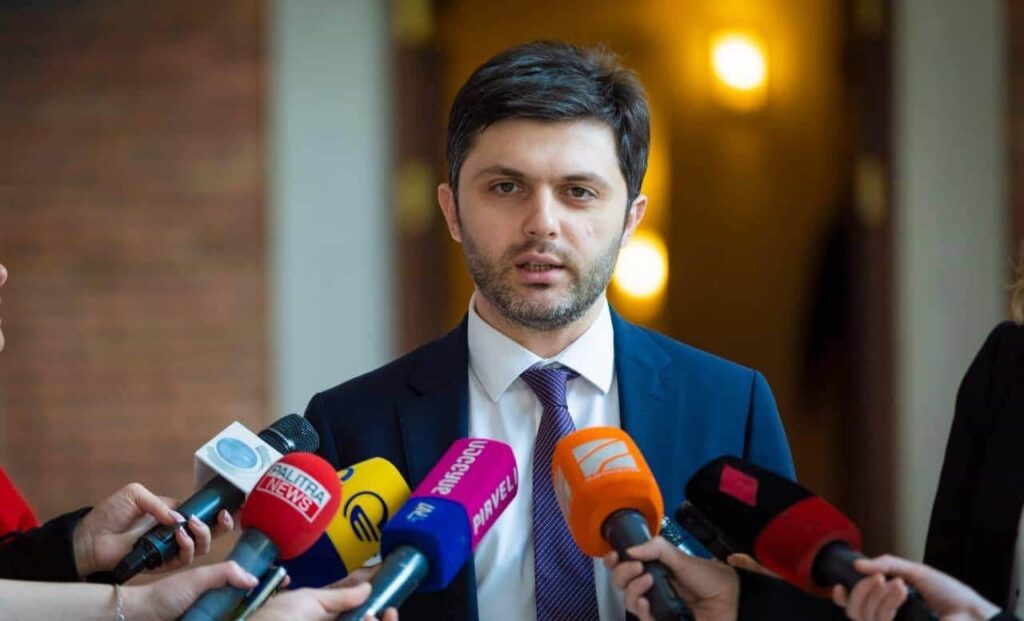 გადაწყვეტილება პირადი მიზნებიდან გამომდინარე მივიღე - ხმალაძის თქმით, გამოძიების კითხვებს არ ელოდება