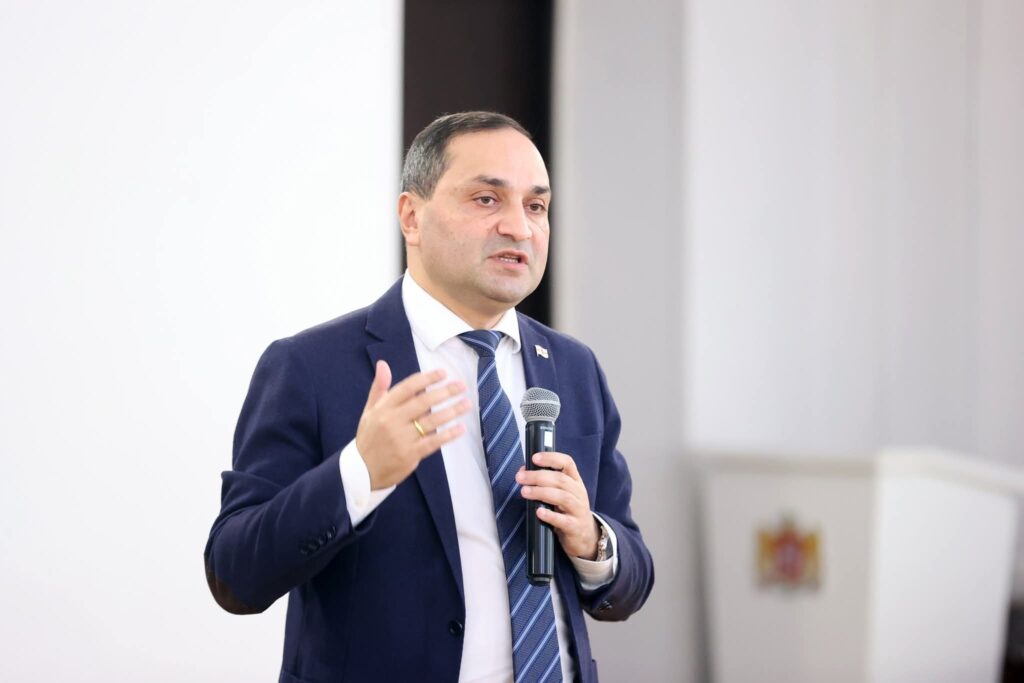 ზვიად გაბისონია: წერილობითი თანხმობის ვალდებულება რეპეტიტორებზე არ ვრცელდება