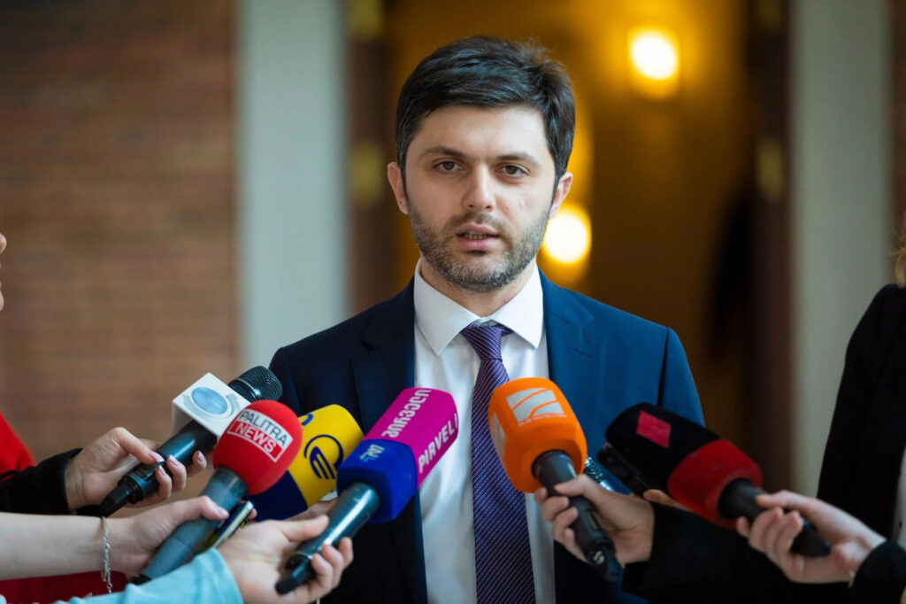 ირაკლი ხმალაძე „ოცნების“ იუსტიციის მინისტრის მოადილის თანამდებობიდან გათავისუფლდა