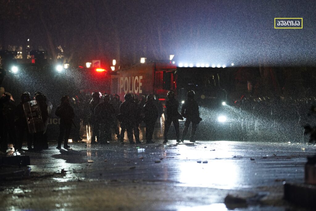 25 NGO: საჯაროდ ითქვას, რა ნივთიერებებს იყენებდა პოლიცია მშვიდობიანი პროტესტის წინააღმდეგ