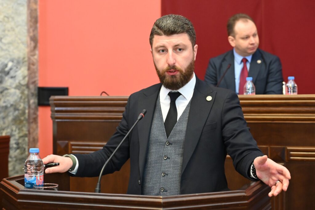 კონსტიტუციური ორგანოების არაღიარება სისხლის სამართლის დანაშაული ხდება