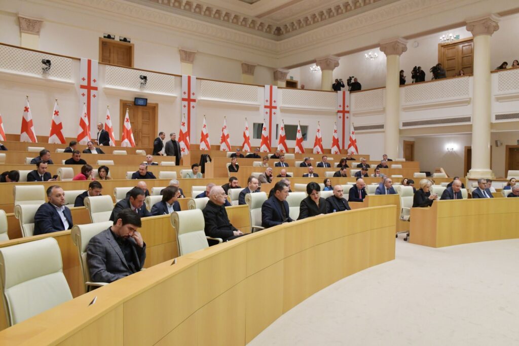 „ოცნებამ“ III მოსმენით მიიღო კანონპროექტი, რომელიც არასრულწლოვნის დანაშაულში ჩაბმისთვის პასუხისმგებლობის გამკაცრებას ითვალისწინებს