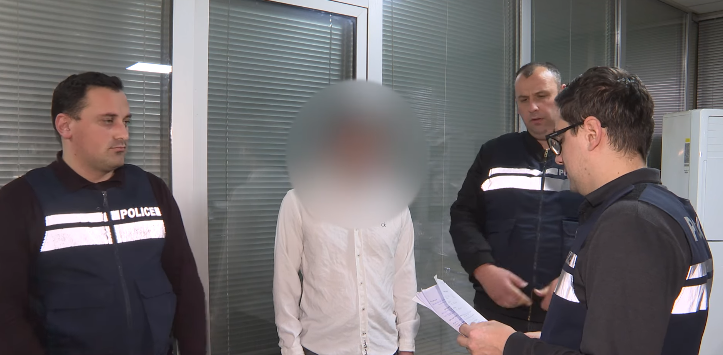 პოლიციამ თბილისში ძალადობის ბრალდებით ერთი პირი დააკავა