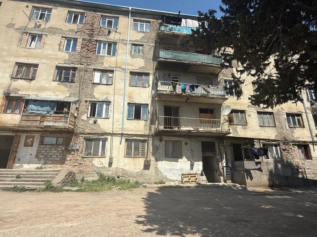 ავარიული შენობები, სანიტარულ-ჰიგიენური ნორმების დარღვევა და სხვა - ომბუდსმენის ანგარიში