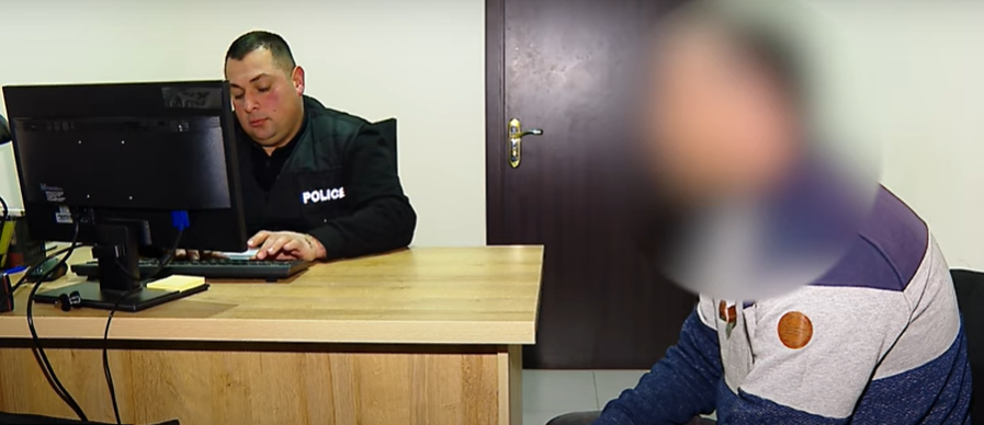 „ცეცხლსასროლი იარაღიდან ჰაერში გაისროლეს“ - სოცქსელში გავრცელებული ვიდეოს საფუძველზე შსს-მ 2 პირი ამხილა