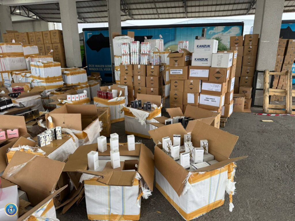 საგამოძიებო: საბაჟოზე 536 028 ლარის საქონელი 48 502 ლარით დაადეკლარირეს, დაკავებულია 2 ადამიანი