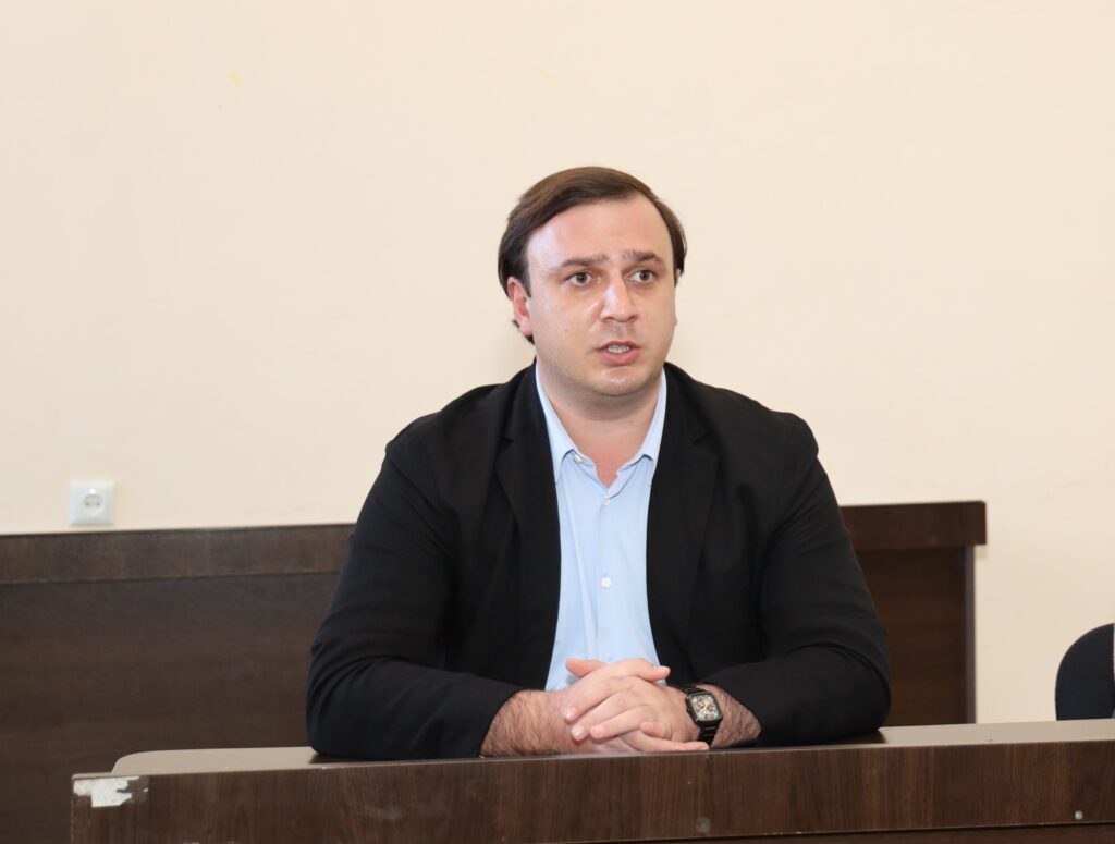 ჩოხატაურის საკრებულოს ყოფილ თავმჯდომარეს აღკვეთის სახით 30 000-ლარიანი გირაო შეეფარდა