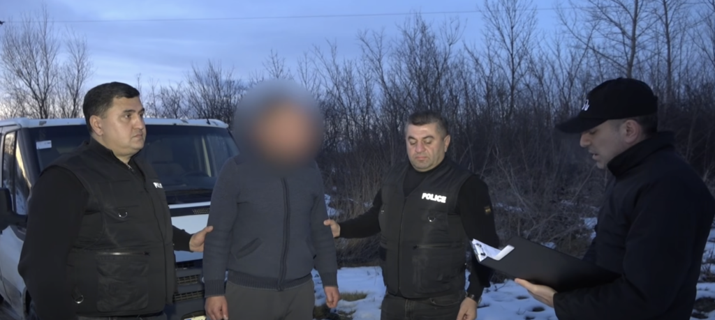 „ბინაში მოტყუებით აიყვანეს და 6 000 ლარი გამოსძალეს“ - შსს-მ ორი პირი დააკავა