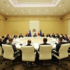 ირაკლი კობახიძე სურსათის ფასებთან დაკავშირებით ქსელური მარკეტების წარმომადგენლებს შეხვდა