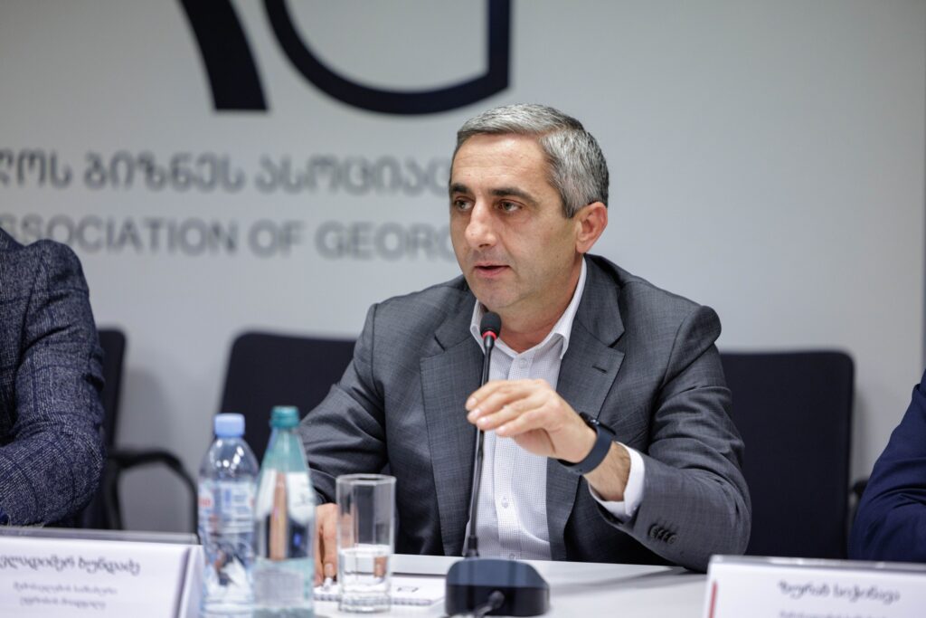 ადვოკატი: შემოსავლების სამსახურის უფროსის ყოფილი მოადგილე ვლადიმერ ხუნდაძე საგამოძიებო ორგანოებს ჩაბარდა