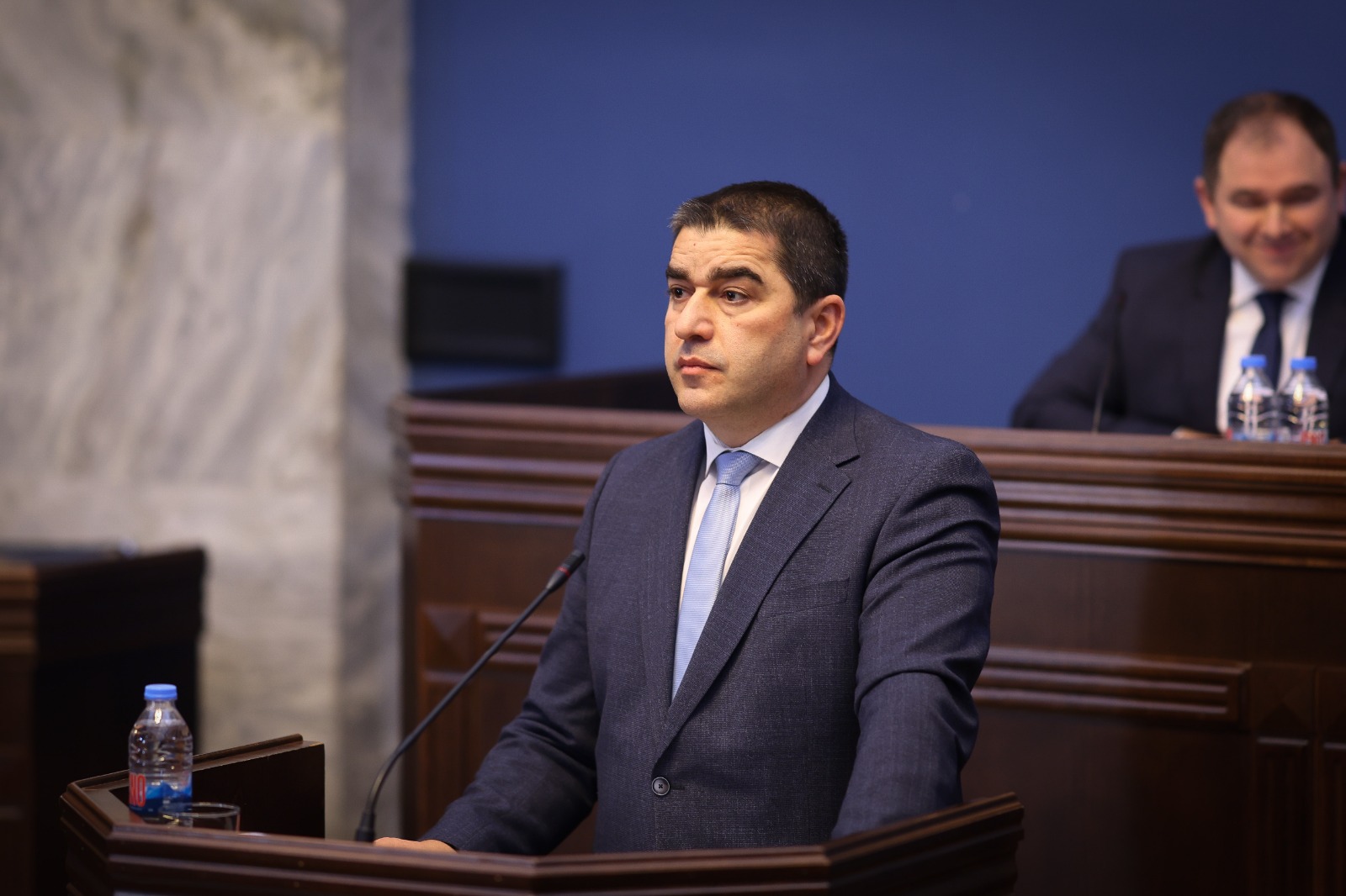 პაპუაშვილი ამბობს, რომ პატარა ქვეყნისთვის EU-ის გარეთ დარჩენა შეიძლება სჯობს