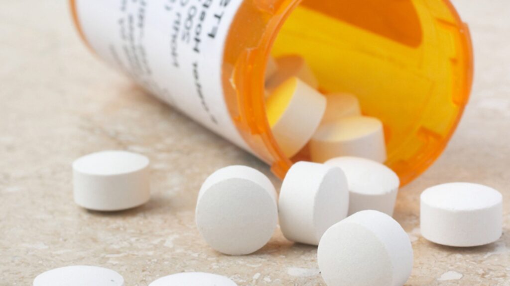 „ფსიქოტროპულების არამართლზომიერად და ჭარბი ოდენობით გამოწერის გამო 10 მედიკოსს პროფესიული პასუხისმგებლობა დაეკისრა“ - სამინისტრო