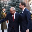 ჯეი დი ვენსმა სომხეთში ვიზიტი დაასრულა და აზერბაიჯანში გაემგზავრა