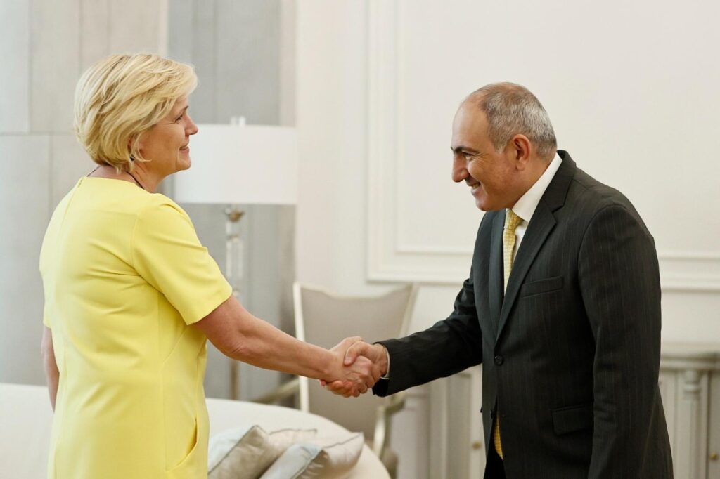 ესტონეთს ელჩი საქართველოდან სომხეთში გადაჰყავს