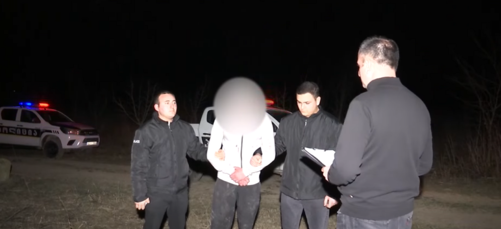 „ალკოჰოლის ზემოქმედების ქვეშ მყოფი ნაცნობს ავტომობილით განზრახ შეეჯახა“- დაკავებულია 1 პირი