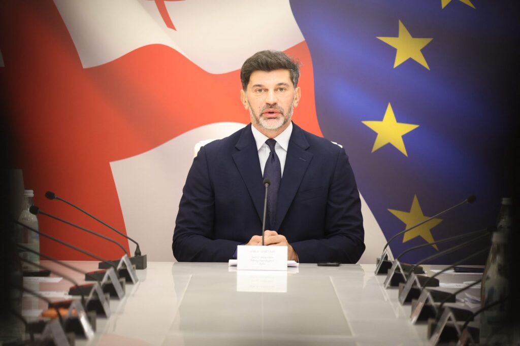 კალაძე: თუ პირი მერიისგან იღებს ქირას და თან უარს ამბობს ავარიული სახლის ჩანაცვლების პროგრამაში მონაწილეობაზე, ქირის მიღება 6 თვით შეუწყდება