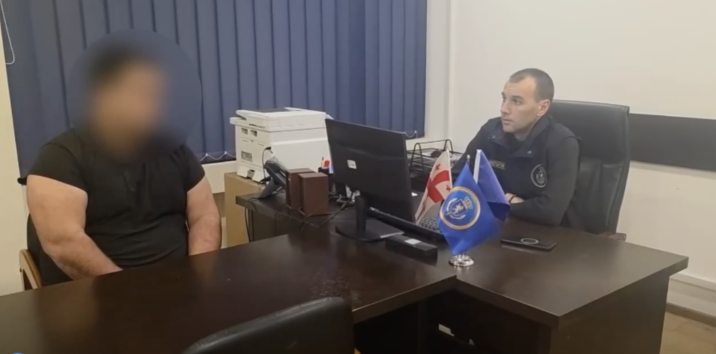 ქრთამის აღების საქმეზე სამგორის გამგეობის თანამშრომელი და კიდევ ორი პირი დააკავეს