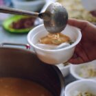 „უფასო სასადილოების პროდუქციის მიღება-ჩაბარების აქტების გაყალბების გზით დაეუფლნენ 3 529 000 ლარს“ - სუსმა 5 პირი დააკავა